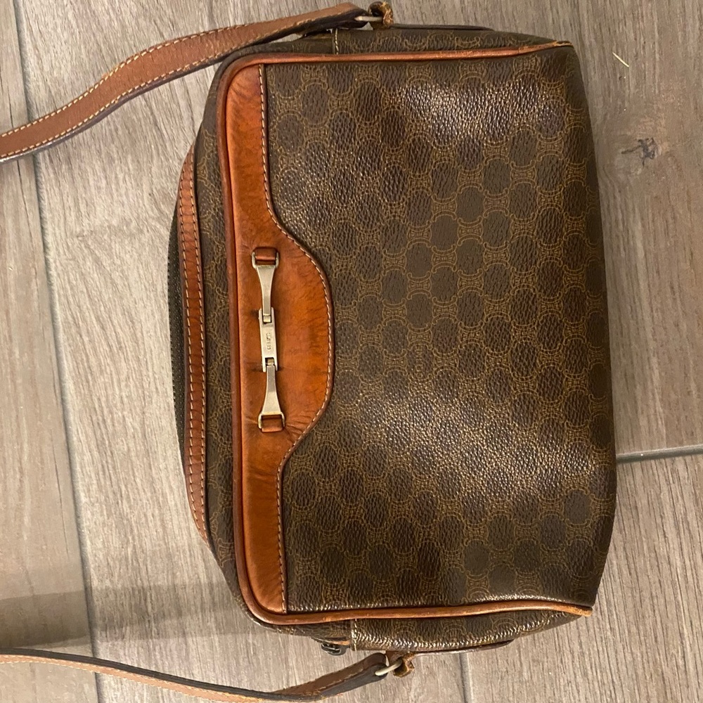 Auth...Vintage Celine crossbody ... great condition. Some wear on corners.